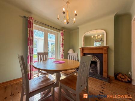 3 bedroom Semi-detached house for sale in Stragglethorpe Lane, Stragglethorpe