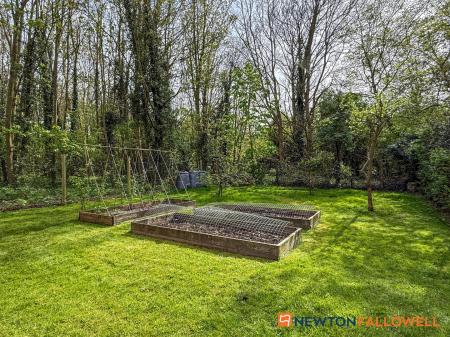 3 bedroom Semi-detached house for sale in Stragglethorpe Lane, Stragglethorpe