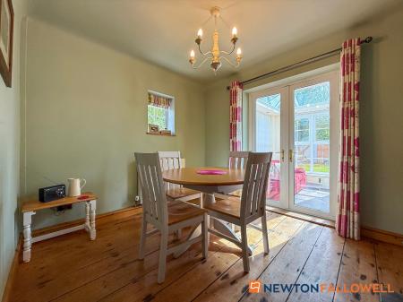 3 bedroom Semi-detached house for sale in Stragglethorpe Lane, Stragglethorpe