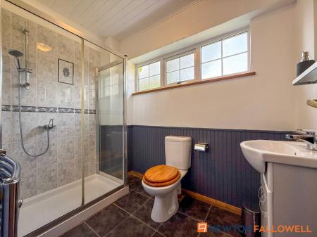 3 bedroom Semi-detached house for sale in Stragglethorpe Lane, Stragglethorpe