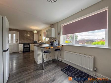 3 bedroom End of terrace house for sale in Mercia Road, Newark