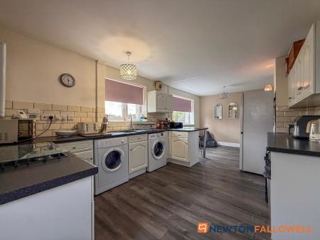 3 bedroom End of terrace house for sale in Mercia Road, Newark