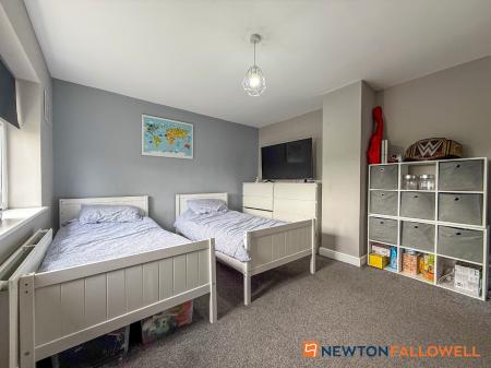 3 bedroom End of terrace house for sale in Mercia Road, Newark