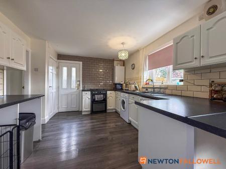 3 bedroom End of terrace house for sale in Mercia Road, Newark