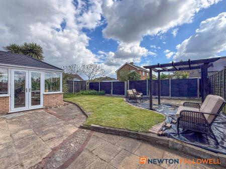 3 bedroom Detached house for sale in Valley Prospect, Newark