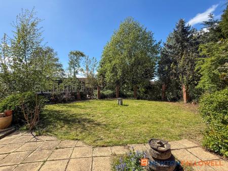 3 bedroom Detached house for sale in Sheridan Close, Balderton
