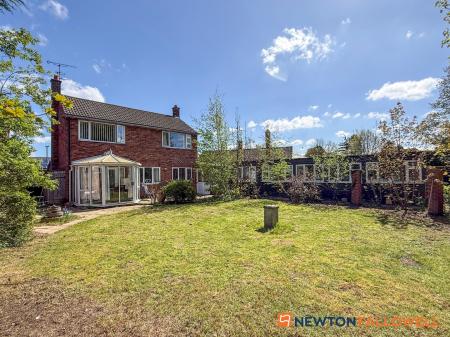 3 bedroom Detached house for sale in Sheridan Close, Balderton