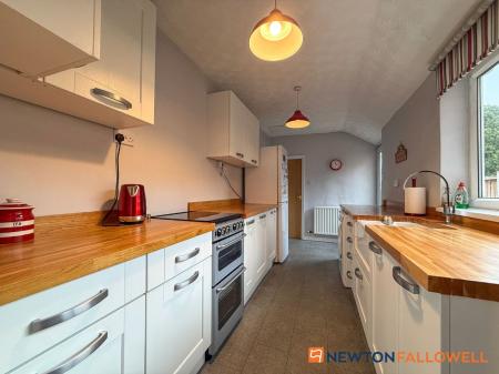 2 bedroom Terraced House for sale in Newton Street, Newark, NG24