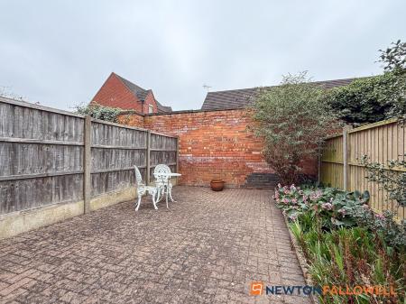 2 bedroom Terraced House for sale in Newton Street, Newark, NG24