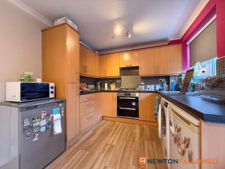 2 bedroom Terraced House for sale in Old Mill Crescent, Newark, NG24