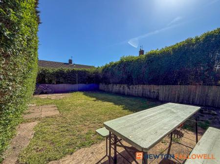 3 bedroom Terraced House for sale in The Meadows, Farndon, NG24