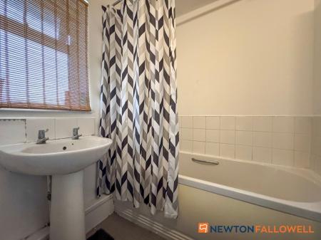 3 bedroom Terraced House for sale in The Meadows, Farndon, NG24