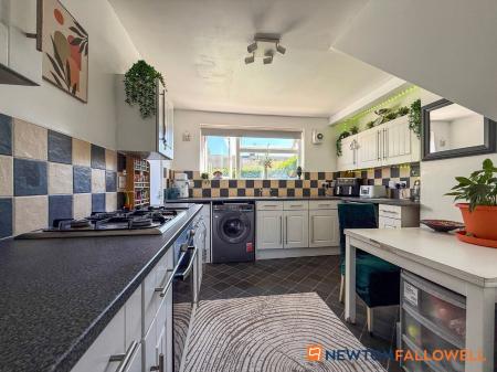 3 bedroom Terraced House for sale in The Meadows, Farndon, NG24