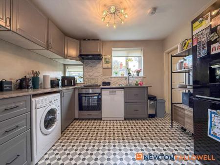 3 bedroom Semi-detached house for sale in Bowbridge Road, Newark, NG24