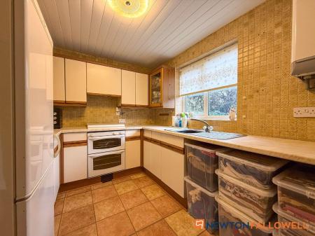 3 bedroom Semi-detached house for sale in Ellerslie Close, Newark, NG24