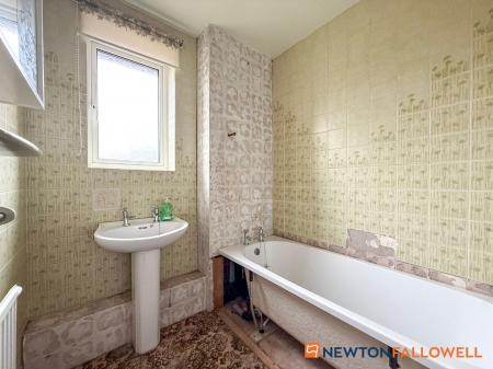 3 bedroom Semi-detached house for sale in Ellerslie Close, Newark, NG24