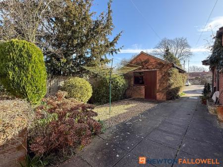 3 bedroom Semi-detached house for sale in Ellerslie Close, Newark, NG24