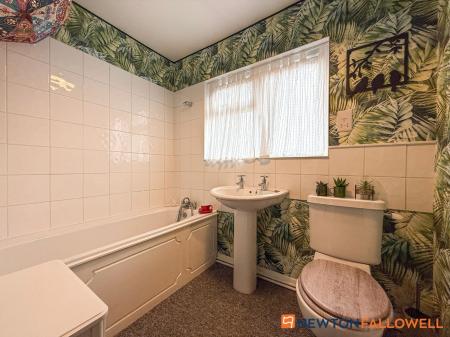 2 bedroom Detached house for sale in London Road, Newark, NG24