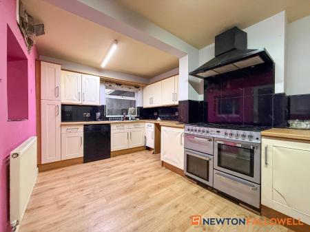 3 bedroom Detached house for sale in Linton Close, Farndon, NG24