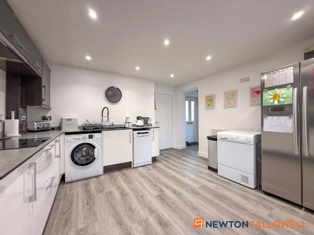 3 bedroom Semi-detached house for sale in Birch Road, Balderton, NG24