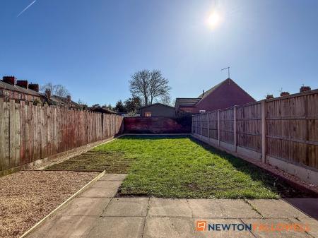 3 bedroom Semi-detached house for sale in Smith Street, Newark, NG24