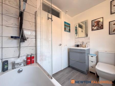 3 bedroom Detached house for sale in Kingsway, Balderton, NG24