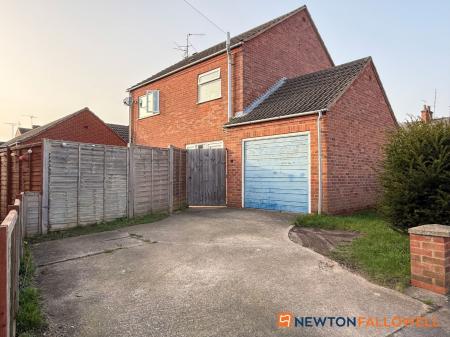 3 bedroom Detached house for sale in Kingsway, Balderton, NG24