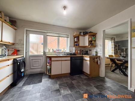 3 bedroom Detached house for sale in Kingsway, Balderton, NG24