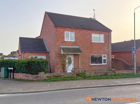 3 bedroom Detached house for sale in Kingsway, Balderton, NG24