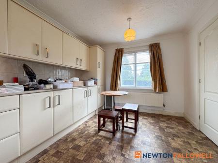 3 bedroom Detached house for sale in Henton Close, Coddington, NG24