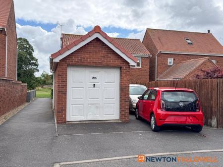 3 bedroom Detached house for sale in Henton Close, Coddington, NG24