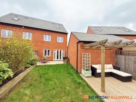 4 bedroom Semi-detached house for sale in Flaxley Lane, Middlebeck, NG24