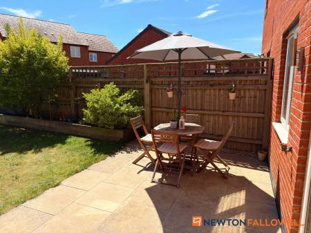 4 bedroom Semi-detached house for sale in Flaxley Lane, Middlebeck, NG24
