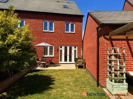 4 bedroom Semi-detached house for sale in Flaxley Lane, Middlebeck, NG24