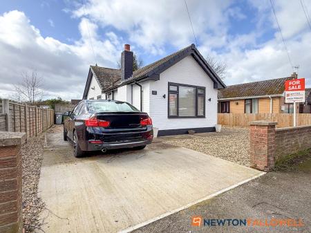 3 bedroom Semi-detached bungalow for sale in Village Way, Farndon, NG24