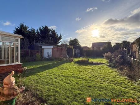 3 bedroom Detached bungalow for sale in Grange Road, Newark, NG24