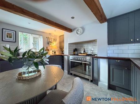 2 bedroom Cottage for sale in Low Street, Elston, NG23