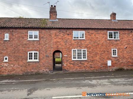 2 bedroom Cottage for sale in Low Street, Elston, NG23
