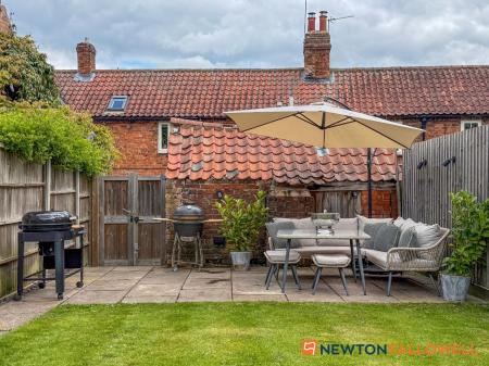 2 bedroom Cottage for sale in Low Street, Elston, NG23