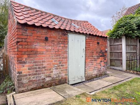 2 bedroom Cottage for sale in Low Street, Elston, NG23