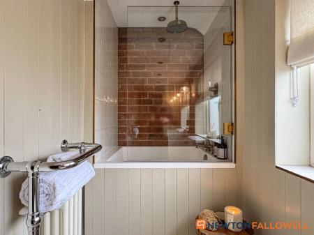 2 bedroom Cottage for sale in Low Street, Elston, NG23