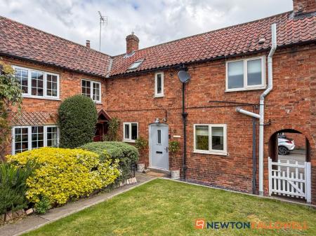 2 bedroom Cottage for sale in Low Street, Elston, NG23