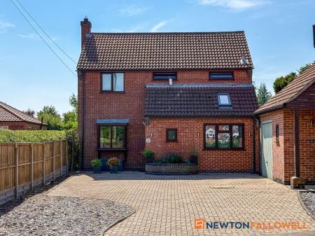 3 bedroom Detached house for sale in High Street, Swinderby, LN6