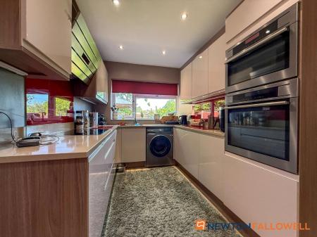 3 bedroom Detached house for sale in Whomsley Close, Newark, NG24