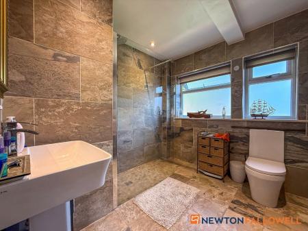 3 bedroom Detached house for sale in Whomsley Close, Newark, NG24