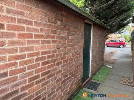 2 bedroom Flat for sale in Ash Road, Newark, NG24