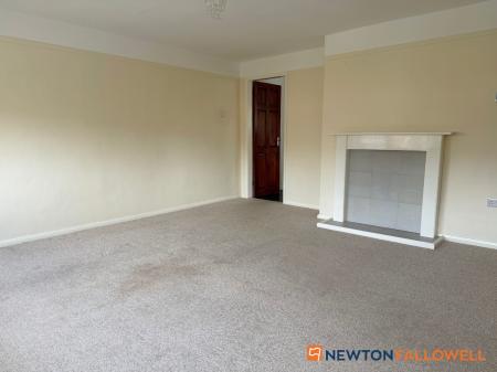 2 bedroom Flat for sale in Ash Road, Newark, NG24