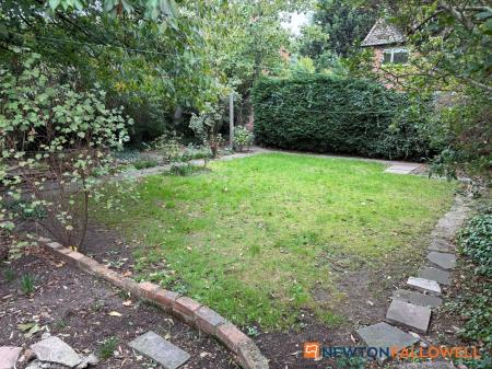 2 bedroom Flat for sale in Ash Road, Newark, NG24