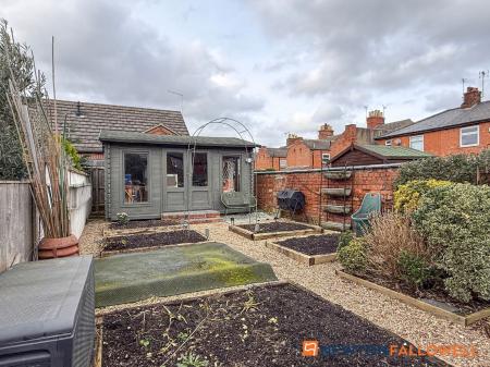 4 bedroom End of terrace house for sale in Harcourt Street, Newark, NG24