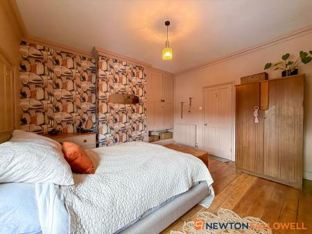 4 bedroom End of terrace house for sale in Harcourt Street, Newark, NG24